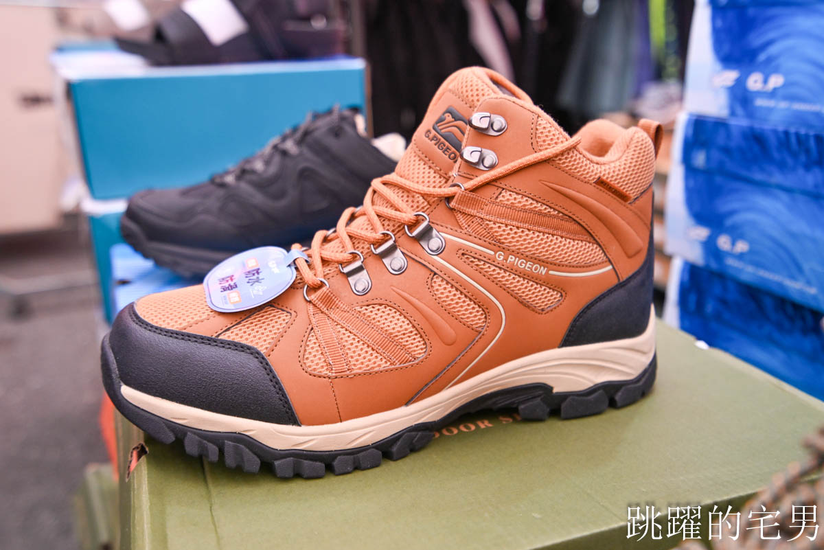 花蓮人必衝 ! 最大5棚特賣會開炸！萬件牛仔褲390、長袖綿T服飾100、冬季外套688、行李箱990、棉被990元起，品牌球鞋童鞋、39元生活百貨，全家需求一次滿足！