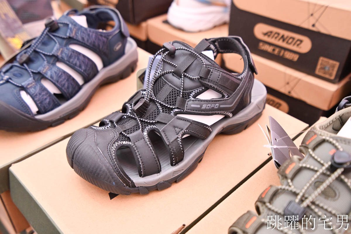 花蓮人必衝 ! 最大5棚特賣會開炸！萬件牛仔褲390、長袖綿T服飾100、冬季外套688、行李箱990、棉被990元起，品牌球鞋童鞋、39元生活百貨，全家需求一次滿足！