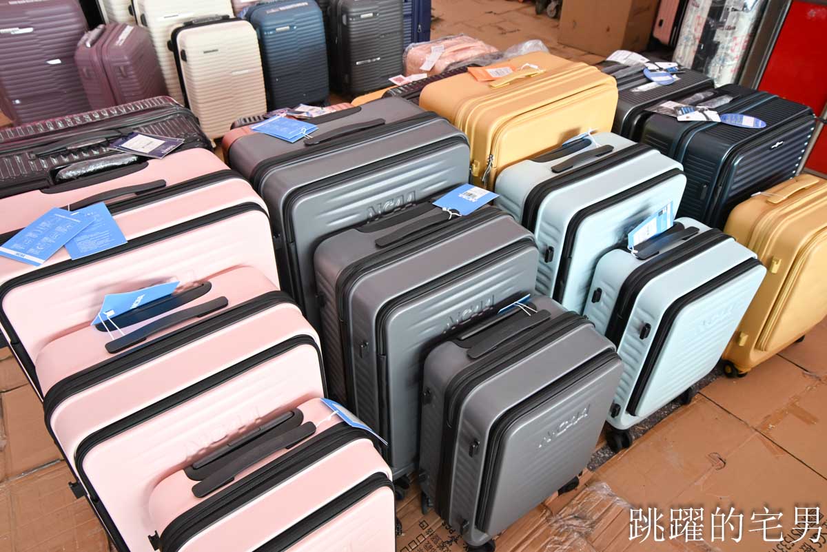 花蓮人必衝 ! 最大5棚特賣會開炸！萬件牛仔褲390、長袖綿T服飾100、冬季外套688、行李箱990、棉被990元起，品牌球鞋童鞋、39元生活百貨，全家需求一次滿足！