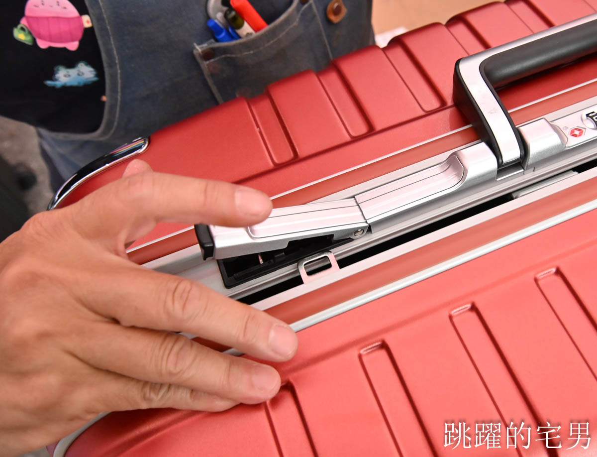 花蓮人必衝 ! 最大5棚特賣會開炸！萬件牛仔褲390、長袖綿T服飾100、冬季外套688、行李箱990、棉被990元起，品牌球鞋童鞋、39元生活百貨，全家需求一次滿足！