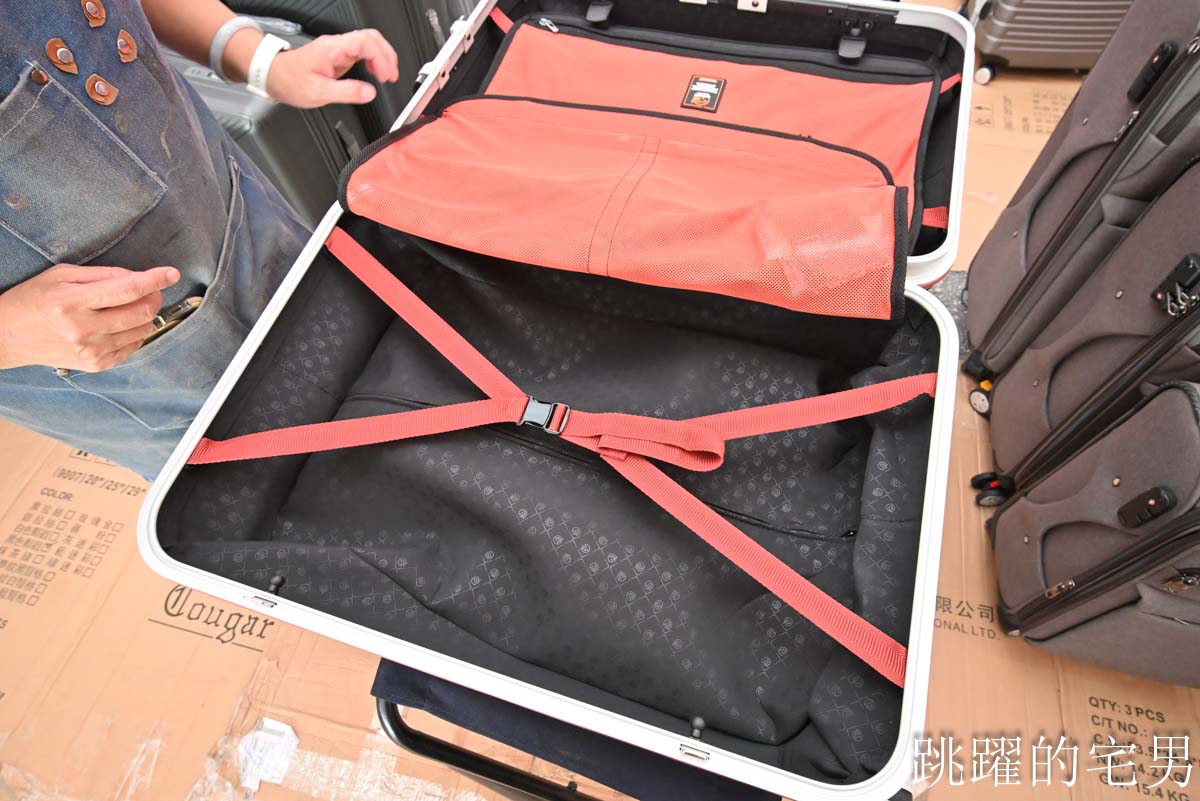 花蓮人必衝 ! 最大5棚特賣會開炸!萬件牛仔褲390、長袖綿T服飾100、冬季外套688、行李箱990、棉被990元起,品牌球鞋童鞋、39元生活百貨,全家需求一次滿足! 花蓮人必衝 ! 最大5棚特賣會開炸!萬件牛仔褲390、長袖綿T服飾100、冬季外套688、行李箱990、棉被990元起,品牌球鞋童鞋、39元生活百貨,全家需求一次滿足!