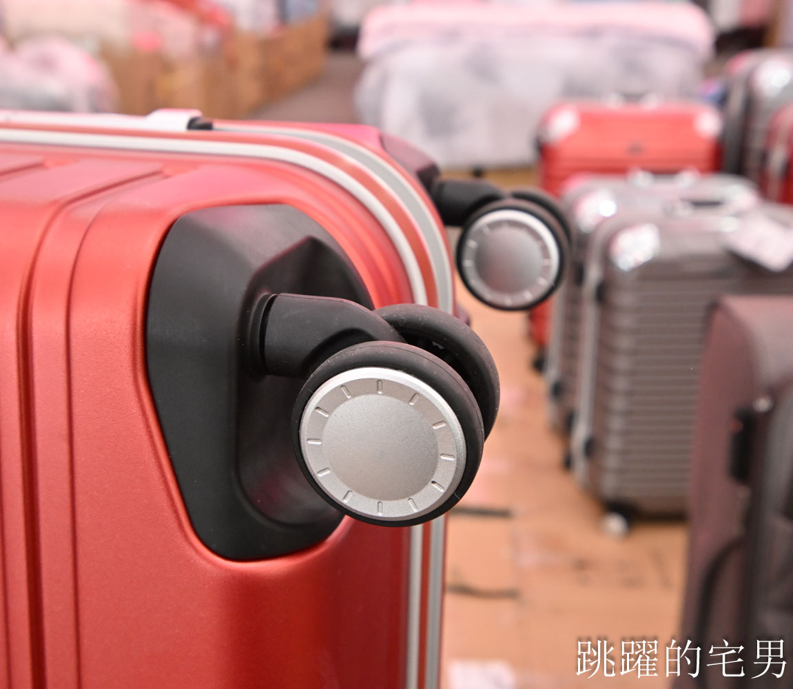 花蓮人必衝 ! 最大5棚特賣會開炸!萬件牛仔褲390、長袖綿T服飾100、冬季外套688、行李箱990、棉被990元起,品牌球鞋童鞋、39元生活百貨,全家需求一次滿足! 花蓮人必衝 ! 最大5棚特賣會開炸!萬件牛仔褲390、長袖綿T服飾100、冬季外套688、行李箱990、棉被990元起,品牌球鞋童鞋、39元生活百貨,全家需求一次滿足!