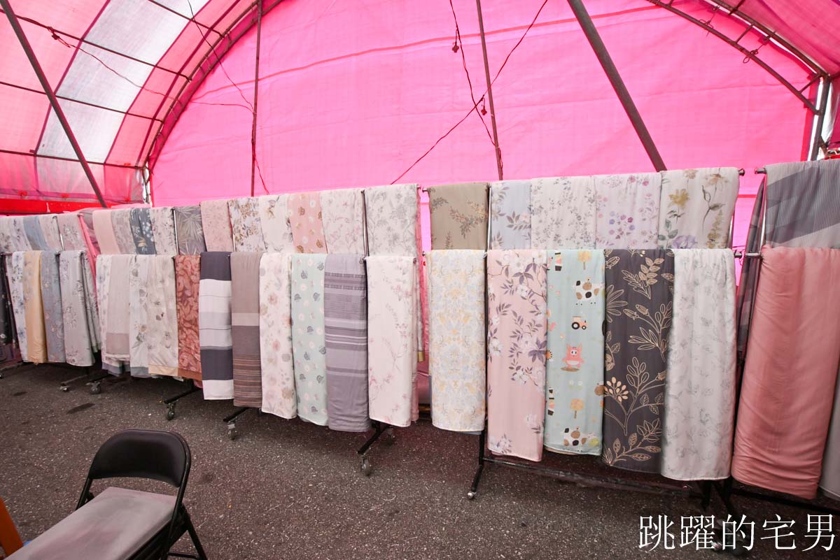 花蓮人必衝 ! 最大5棚特賣會開炸！萬件牛仔褲390、長袖綿T服飾100、冬季外套688、行李箱990、棉被990元起，品牌球鞋童鞋、39元生活百貨，全家需求一次滿足！