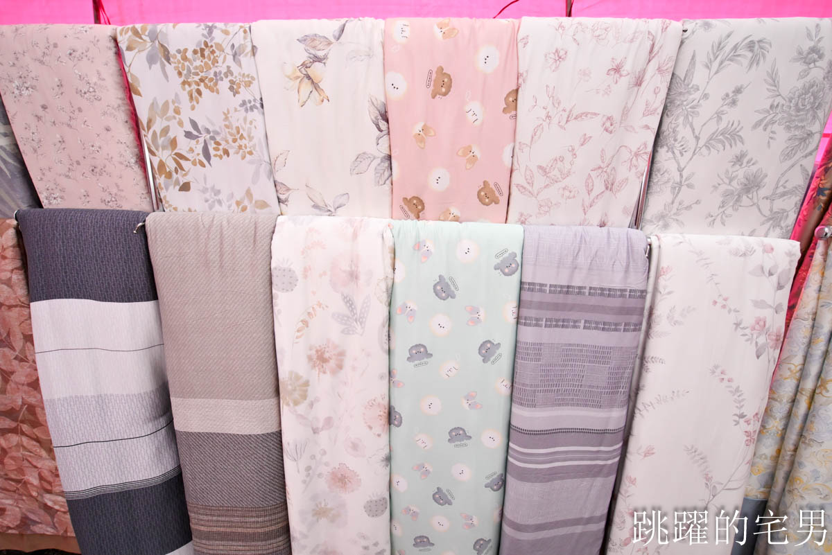 花蓮人必衝 ! 最大5棚特賣會開炸！萬件牛仔褲390、長袖綿T服飾100、冬季外套688、行李箱990、棉被990元起，品牌球鞋童鞋、39元生活百貨，全家需求一次滿足！