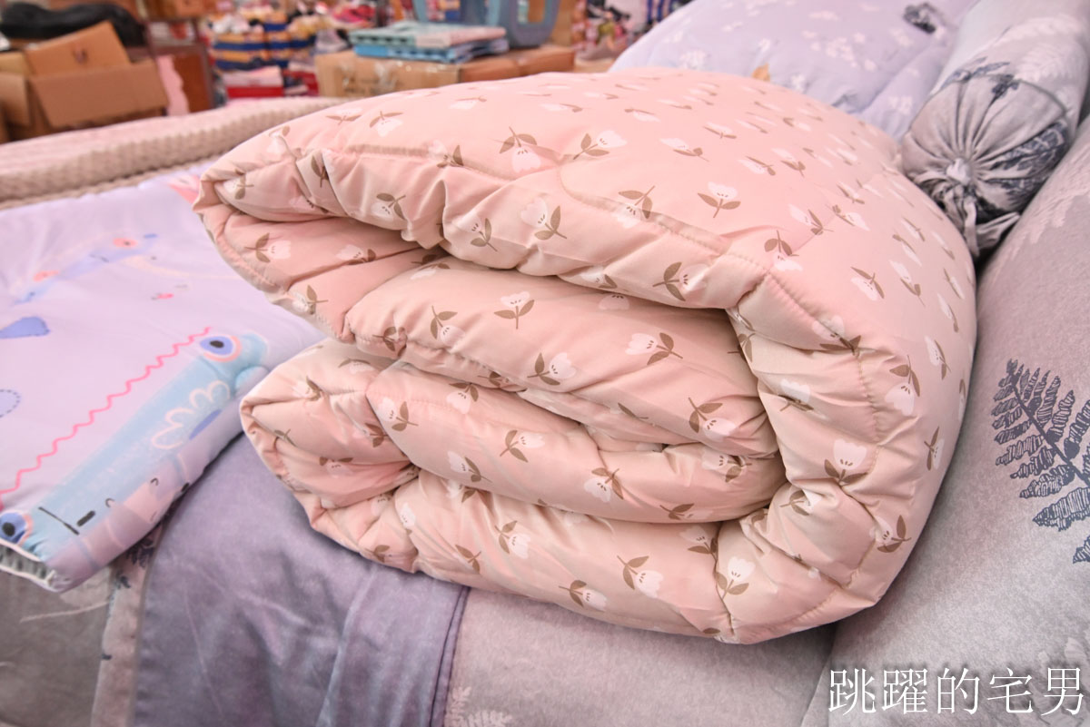 花蓮人必衝 ! 最大5棚特賣會開炸!萬件牛仔褲390、長袖綿T服飾100、冬季外套688、行李箱990、棉被990元起,品牌球鞋童鞋、39元生活百貨,全家需求一次滿足! 花蓮人必衝 ! 最大5棚特賣會開炸!萬件牛仔褲390、長袖綿T服飾100、冬季外套688、行李箱990、棉被990元起,品牌球鞋童鞋、39元生活百貨,全家需求一次滿足!