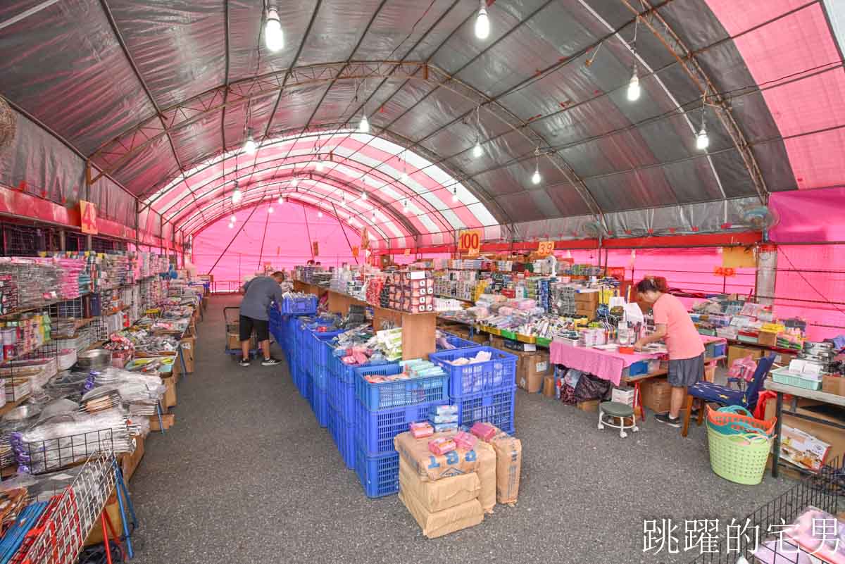 花蓮人必衝 ! 最大5棚特賣會開炸！萬件牛仔褲390、長袖綿T服飾100、冬季外套688、行李箱990、棉被990元起，品牌球鞋童鞋、39元生活百貨，全家需求一次滿足！