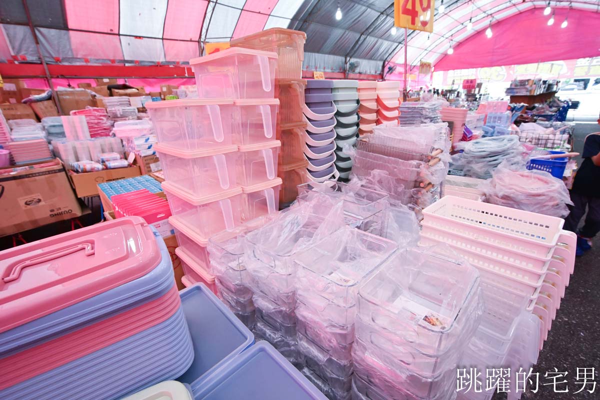 花蓮人必衝 ! 最大5棚特賣會開炸！萬件牛仔褲390、長袖綿T服飾100、冬季外套688、行李箱990、棉被990元起，品牌球鞋童鞋、39元生活百貨，全家需求一次滿足！