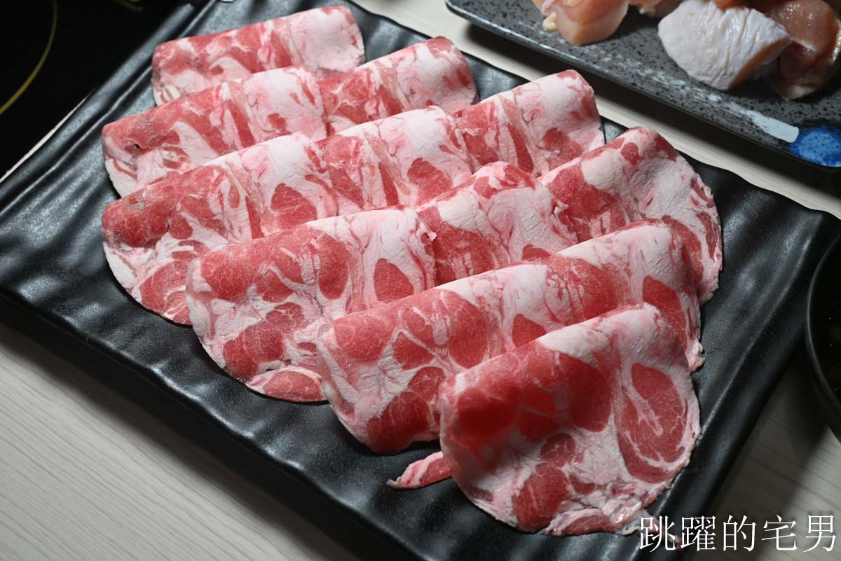 [霧川鍋物]花蓮吃到飽火鍋399元不受服務費，厚切台灣豬肉、雞腿肉很加分! 還有泰國明果冰淇淋