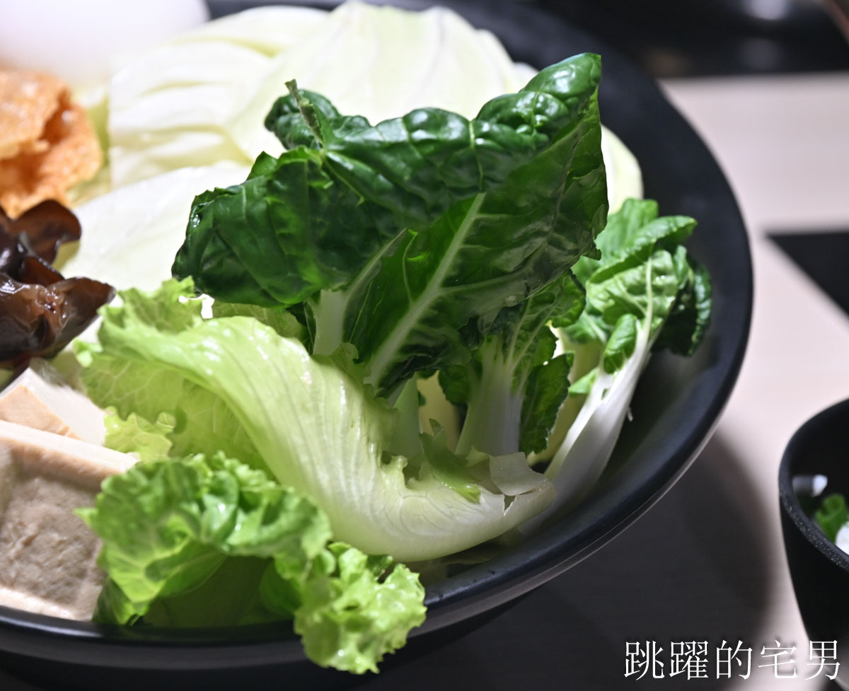 [霧川鍋物]花蓮吃到飽火鍋399元不受服務費，厚切台灣豬肉、雞腿肉很加分! 還有泰國明果冰淇淋