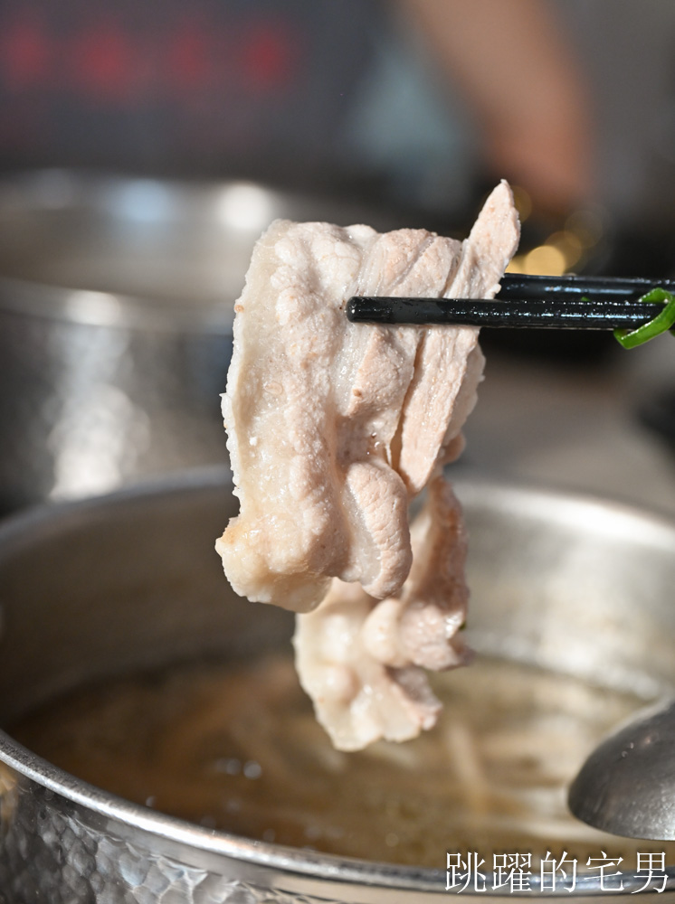 [霧川鍋物]花蓮吃到飽火鍋399元不受服務費，厚切台灣豬肉、雞腿肉很加分! 還有泰國明果冰淇淋