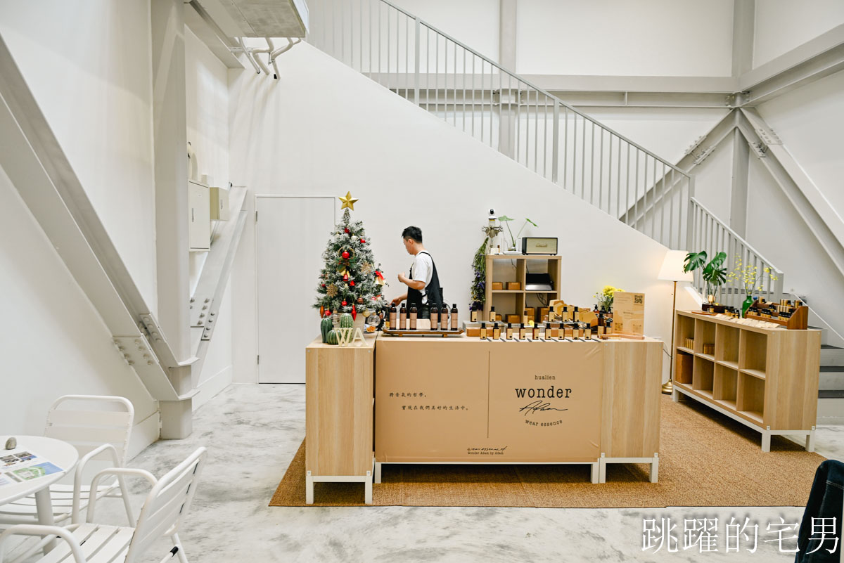 [花蓮壽豐景點懶人包]夢幻星巴克「星巴克花蓮理想門市」理想PAARK水岸生活坐擁絕美湖景環繞著落羽松，進駐9家在地美味，文青選物神農生活 這裡根本在歐洲，搭船遊遍落羽松湖畔