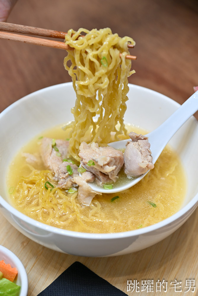 [花蓮壽豐景點懶人包]夢幻星巴克「星巴克花蓮理想門市」理想PAARK水岸生活坐擁絕美湖景環繞著落羽松，進駐9家在地美味，文青選物神農生活 這裡根本在歐洲，搭船遊遍落羽松湖畔