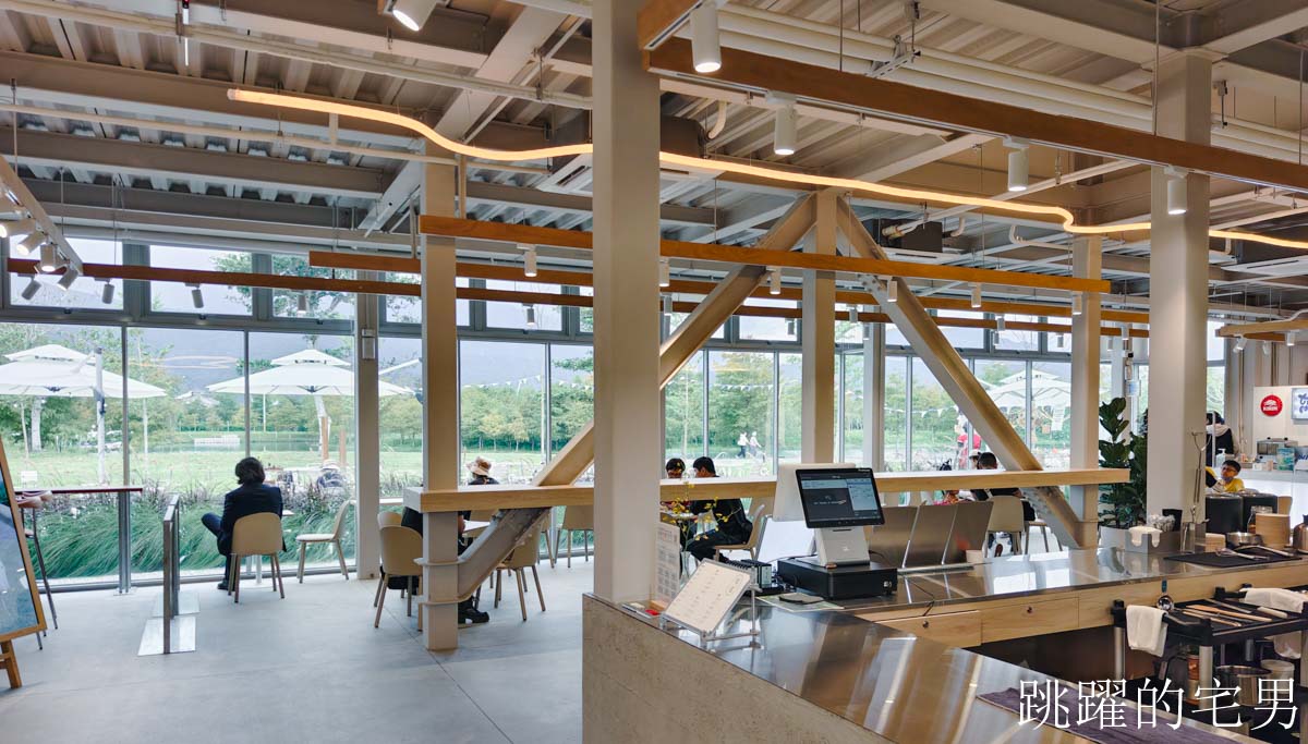 [花蓮壽豐景點懶人包]夢幻星巴克「星巴克花蓮理想門市」理想PAARK水岸生活坐擁絕美湖景環繞著落羽松，進駐9家在地美味，文青選物神農生活 這裡根本在歐洲，搭船遊遍落羽松湖畔