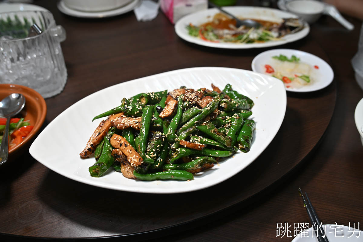 [花蓮美食]二訪外婆家餐館(預約制)- 花蓮無菜單料理高C/P值份量足，椒鹽炸豬腳超Q彈，佛心開瓶費旁邊有大停車場超方便，花蓮聚餐餐廳推薦