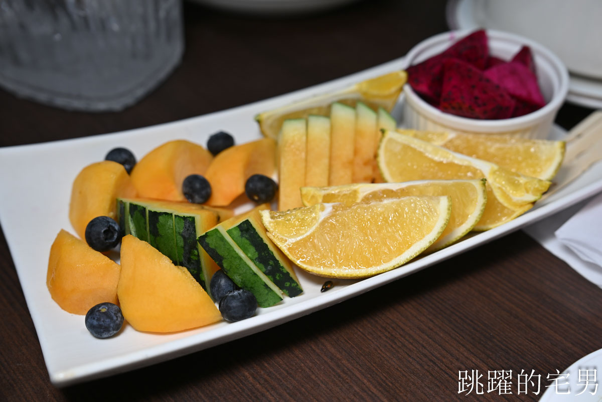 [花蓮美食]二訪外婆家餐館(預約制)- 花蓮無菜單料理高C/P值份量足，椒鹽炸豬腳超Q彈，佛心開瓶費旁邊有大停車場超方便，花蓮聚餐餐廳推薦