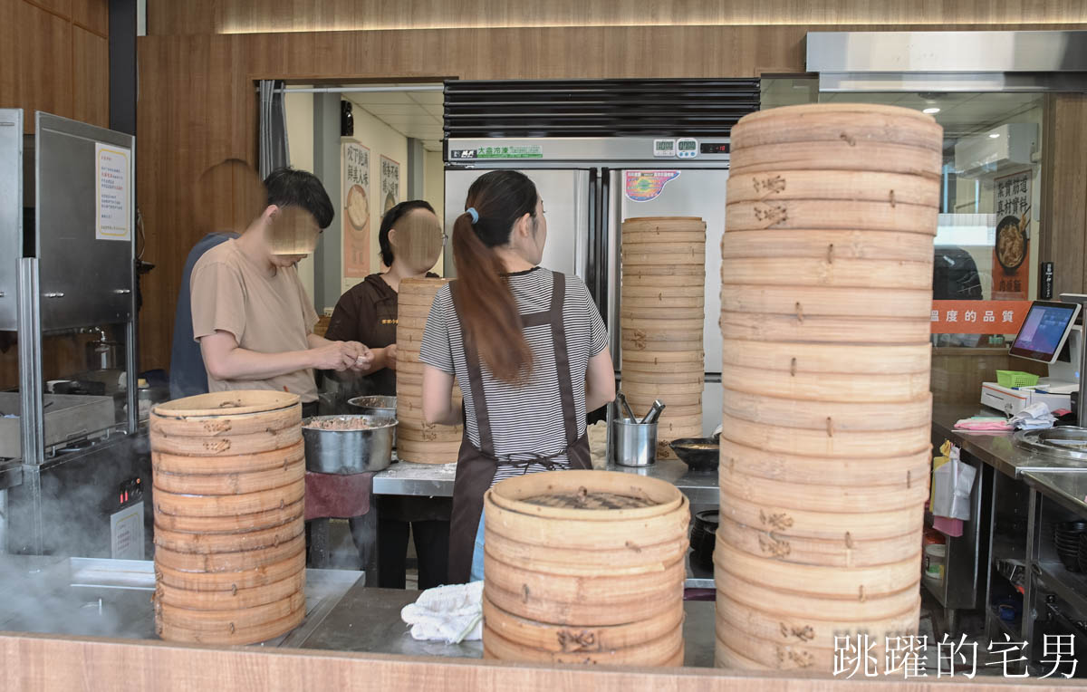 [花蓮美食]來來小籠包重新裝潢-在地人也會吃的花蓮小籠包、麵皮口感好，靈魂醬汁沾下去就對了
