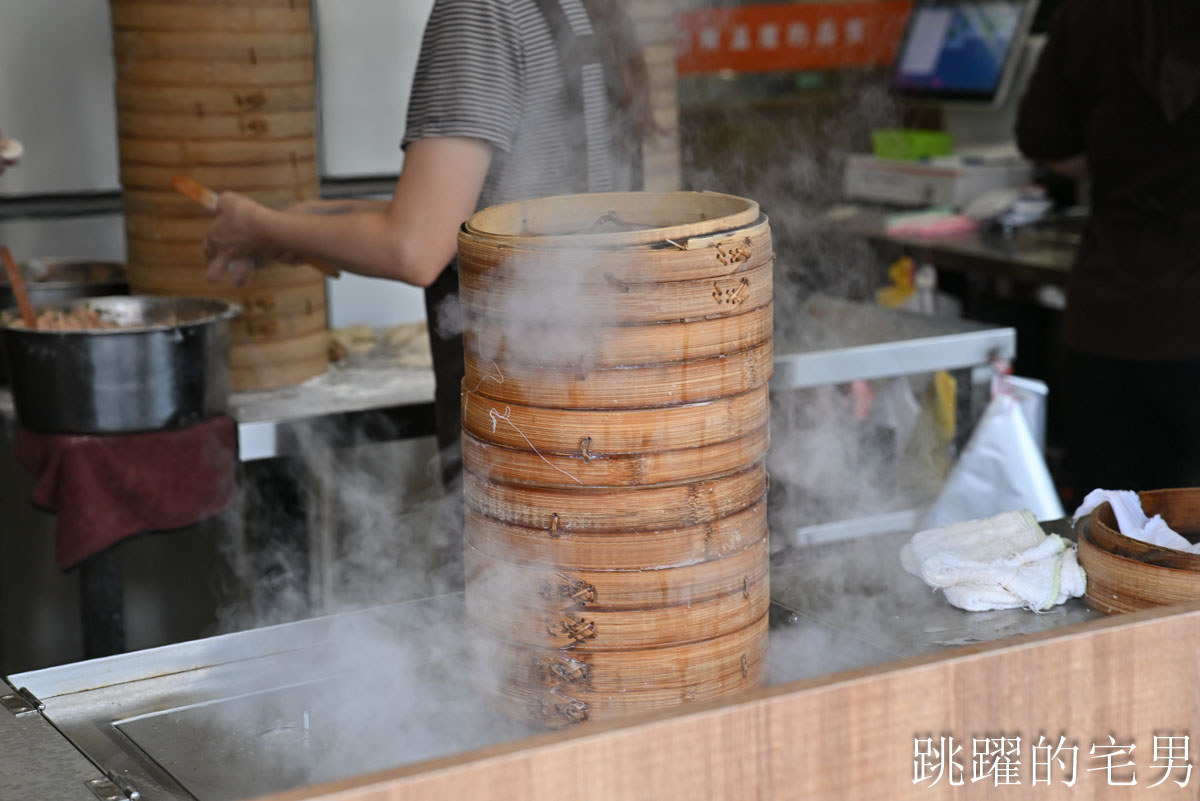 [花蓮美食]來來小籠包重新裝潢-在地人也會吃的花蓮小籠包、麵皮口感好，靈魂醬汁沾下去就對了