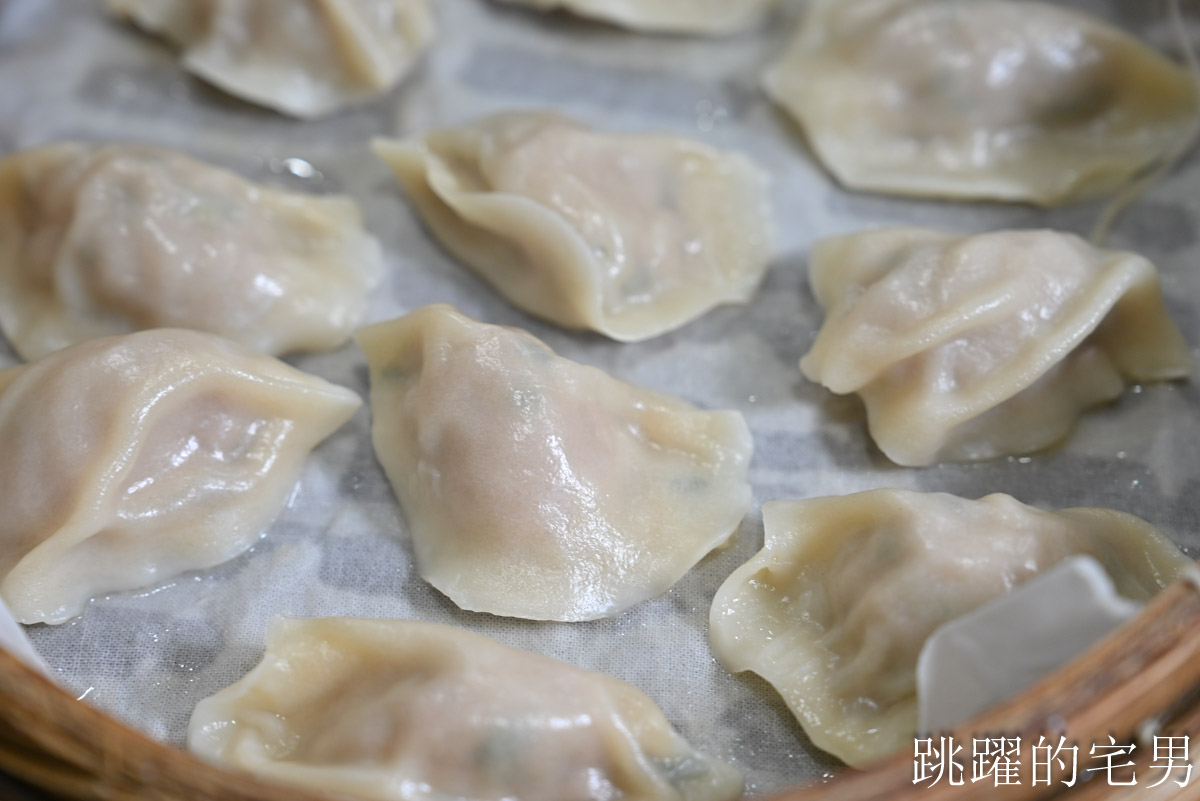 [花蓮美食]來來小籠包重新裝潢-在地人也會吃的花蓮小籠包、麵皮口感好，靈魂醬汁沾下去就對了
