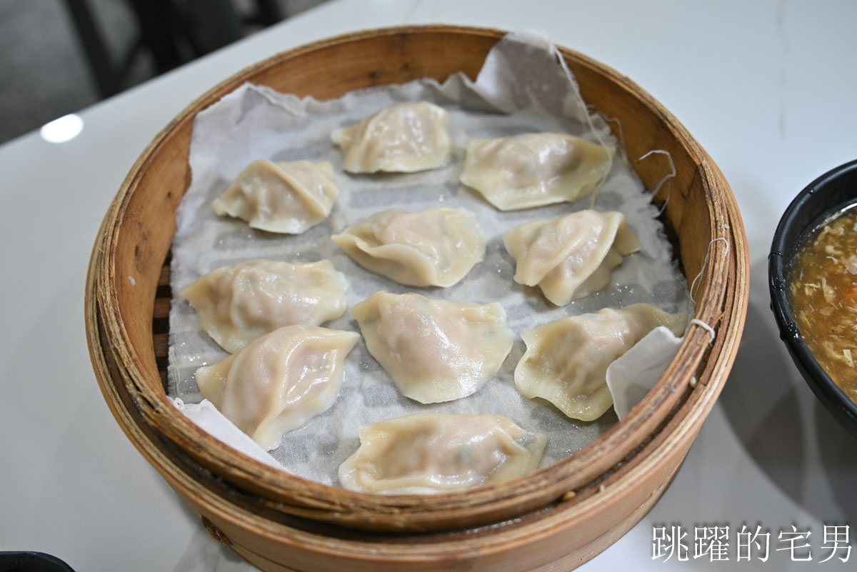 [花蓮美食]來來小籠包重新裝潢-在地人也會吃的花蓮小籠包、麵皮口感好，靈魂醬汁沾下去就對了