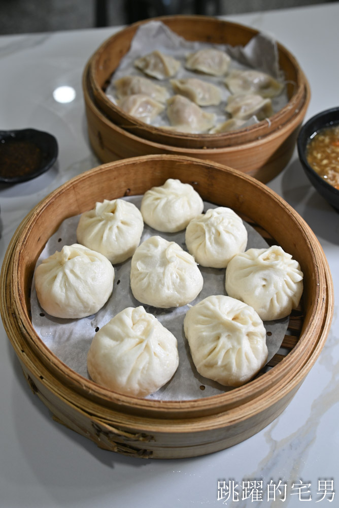 [花蓮美食]來來小籠包重新裝潢-在地人也會吃的花蓮小籠包、麵皮口感好，靈魂醬汁沾下去就對了