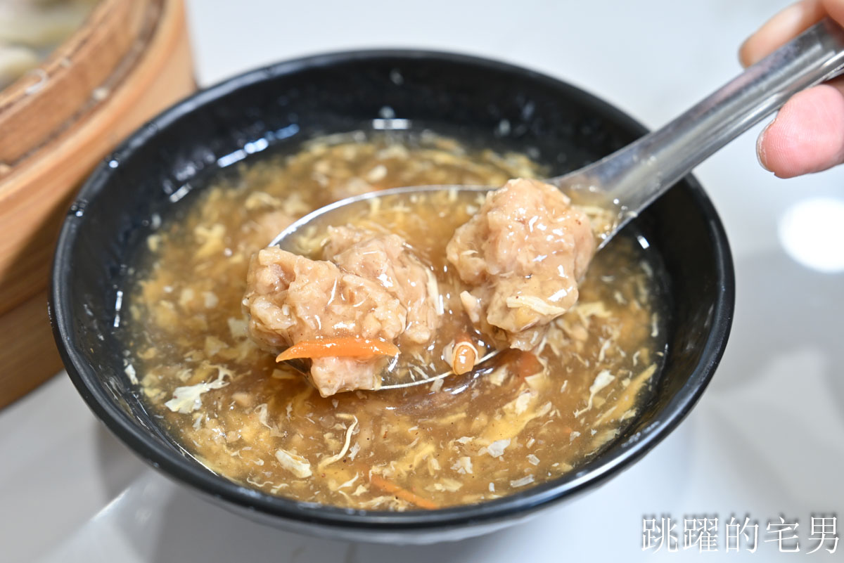 [花蓮美食]來來小籠包重新裝潢-在地人也會吃的花蓮小籠包、麵皮口感好，靈魂醬汁沾下去就對了