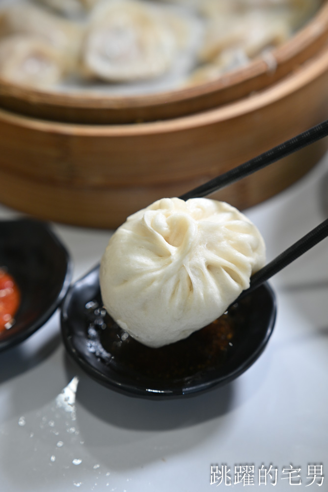 [花蓮美食]來來小籠包重新裝潢-在地人也會吃的花蓮小籠包、麵皮口感好，靈魂醬汁沾下去就對了