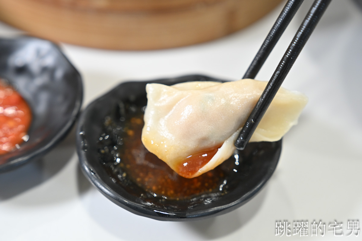 [花蓮美食]來來小籠包重新裝潢-在地人也會吃的花蓮小籠包、麵皮口感好，靈魂醬汁沾下去就對了