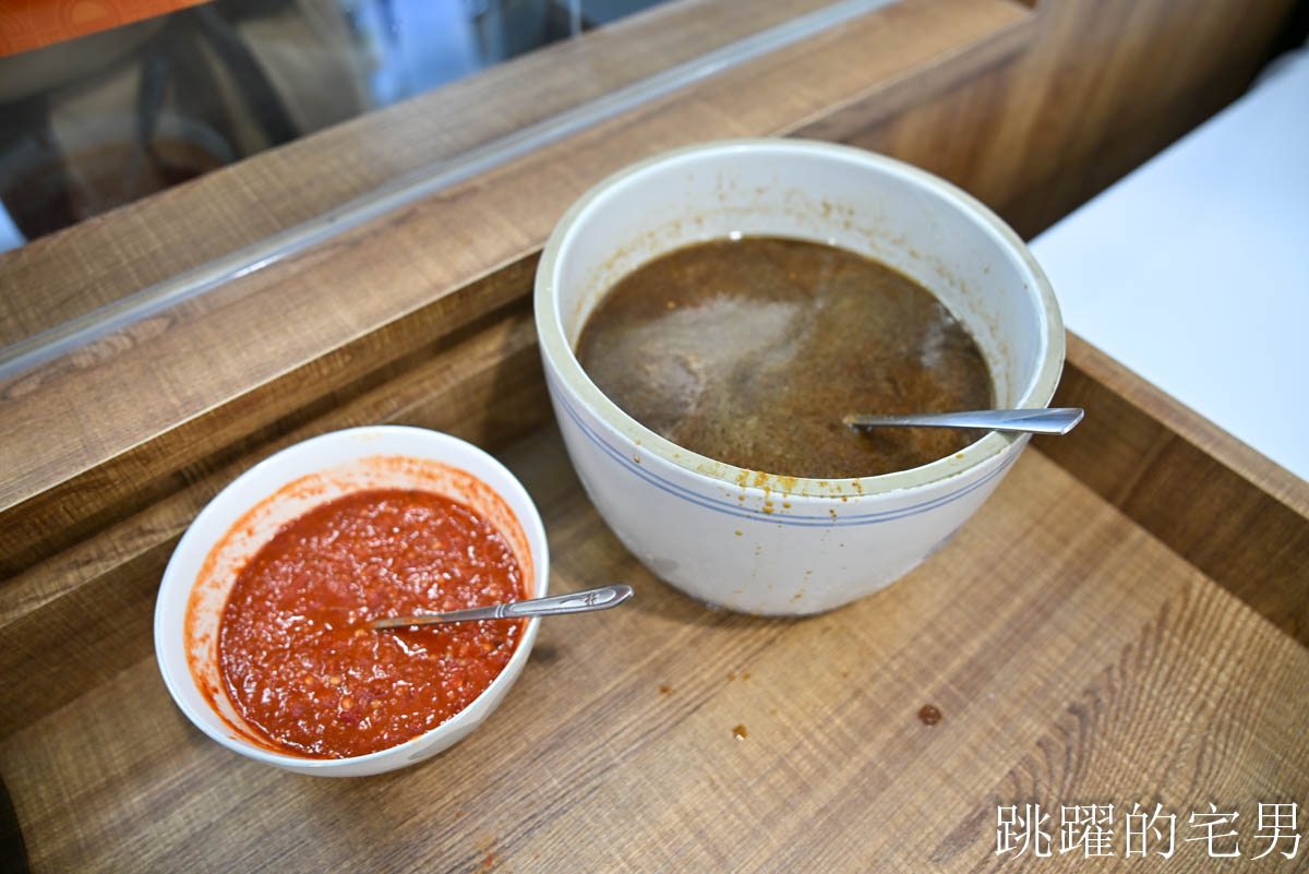 [花蓮美食]來來小籠包重新裝潢-在地人也會吃的花蓮小籠包、麵皮口感好，靈魂醬汁沾下去就對了