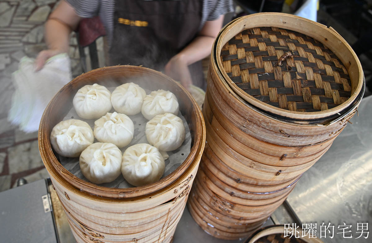 [花蓮美食]來來小籠包重新裝潢-在地人也會吃的花蓮小籠包、麵皮口感好，靈魂醬汁沾下去就對了