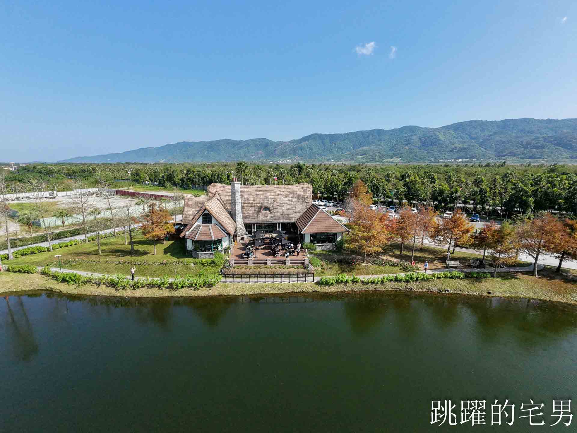 [花蓮壽豐景點懶人包]夢幻星巴克「星巴克花蓮理想門市」理想PAARK水岸生活坐擁絕美湖景環繞著落羽松，進駐9家在地美味，文青選物神農生活 這裡根本在歐洲，搭船遊遍落羽松湖畔