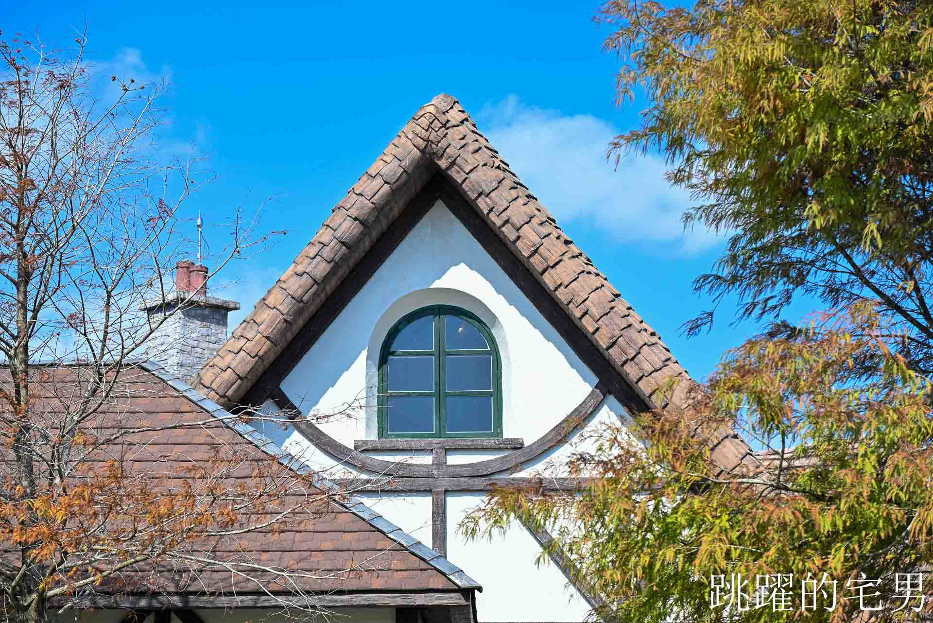 [花蓮壽豐景點懶人包]夢幻星巴克「星巴克花蓮理想門市」理想PAARK水岸生活坐擁絕美湖景環繞著落羽松，進駐9家在地美味，文青選物神農生活 這裡根本在歐洲，搭船遊遍落羽松湖畔