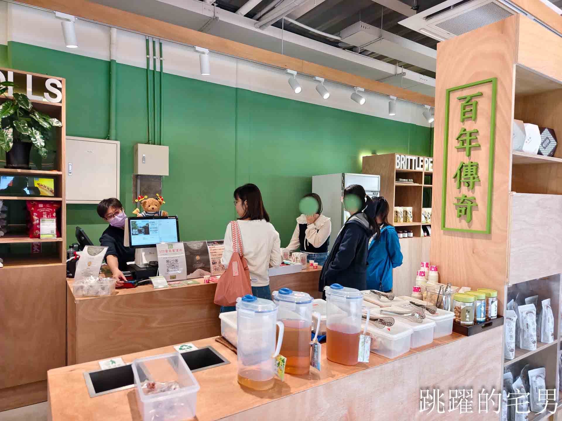 [花蓮壽豐景點懶人包]夢幻星巴克「星巴克花蓮理想門市」理想PAARK水岸生活坐擁絕美湖景環繞著落羽松，進駐9家在地美味，文青選物神農生活 這裡根本在歐洲，搭船遊遍落羽松湖畔