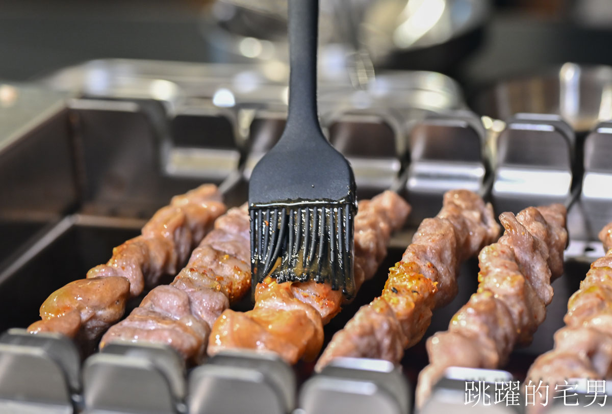 [忠孝敦化美食]羊騷殿台北敦化店-吃過回不去，小羔羊嫩到不行，烤羊油香爆，完全打到我的味蕾! 居然還有炒乾羊肉爐超特別，熱炒台北啤酒喝到飽