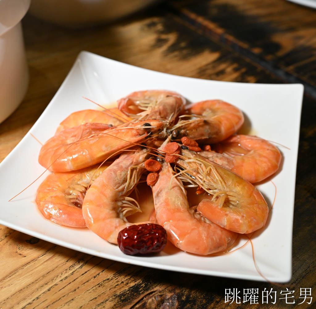 2026龍涎居年菜推出多樣年菜可自由搭配，產銷履歷龍虎斑、北菇瑤柱花膠煲雞湯、梅汁豬腳