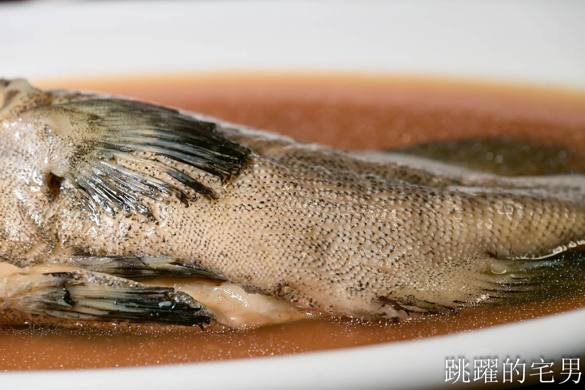 2026龍涎居年菜推出多樣年菜可自由搭配，產銷履歷龍虎斑、北菇瑤柱花膠煲雞湯、梅汁豬腳