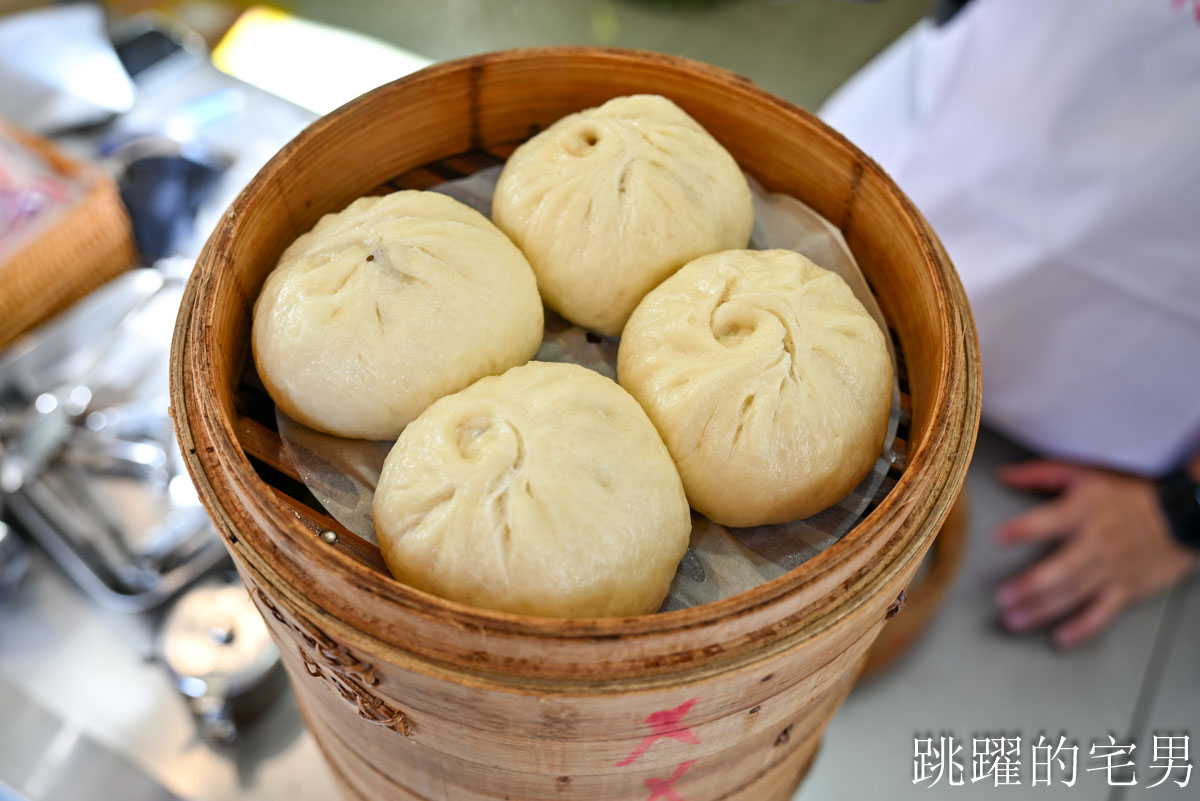 [三重美食推薦]紅林包子舖三重三和店-市場裡老麵包子肉汁四溢，500碗推薦辣豆干包超美味! 三重包子推薦，三重素食推薦