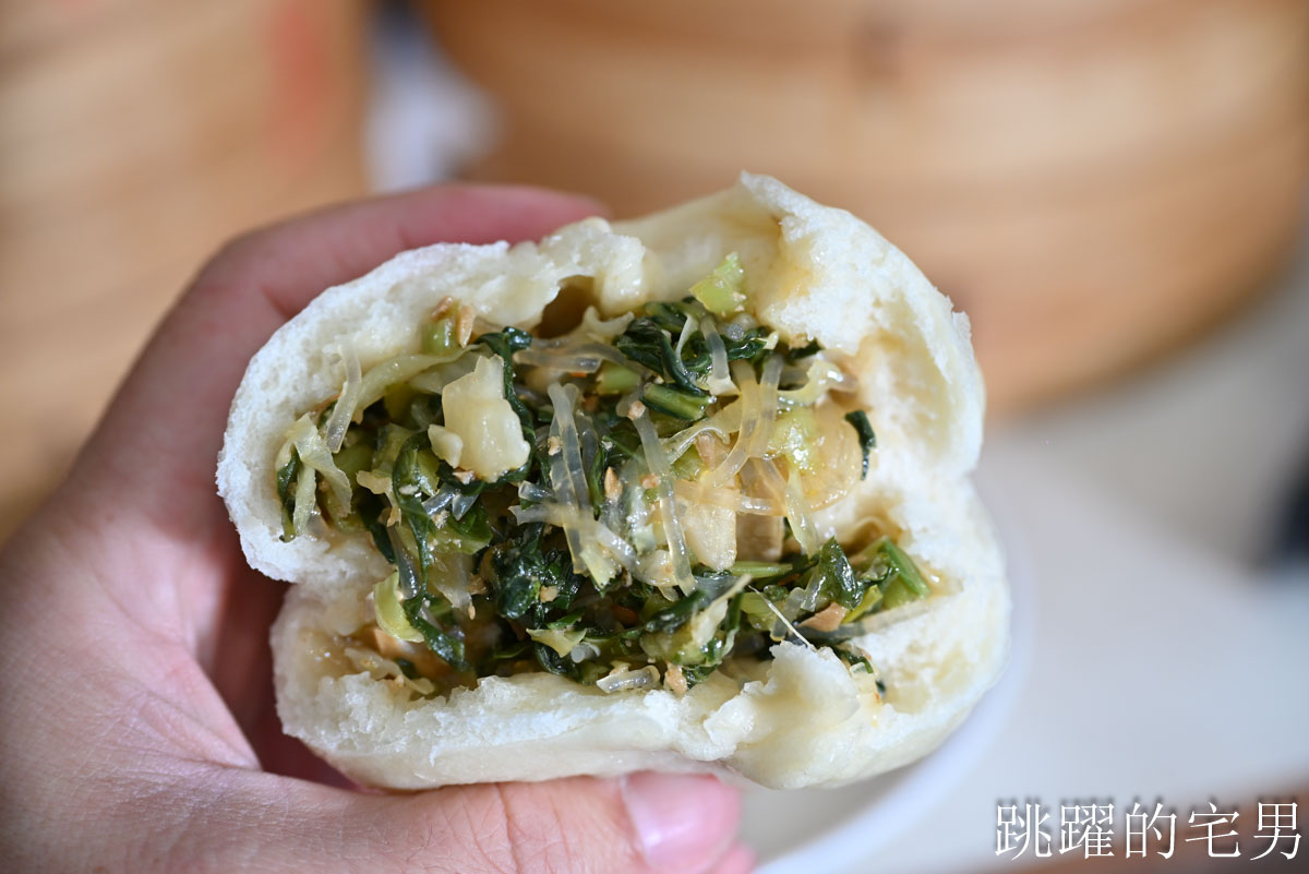 [三重美食推薦]紅林包子舖三重三和店-市場裡老麵包子肉汁四溢，500碗推薦辣豆干包超美味! 三重包子推薦，三重素食推薦