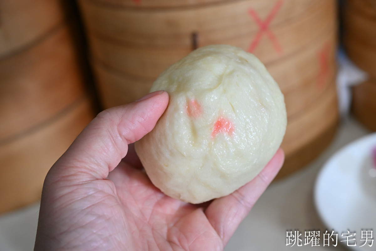 [三重美食推薦]紅林包子舖三重三和店-市場裡老麵包子肉汁四溢，500碗推薦辣豆干包超美味! 三重包子推薦，三重素食推薦