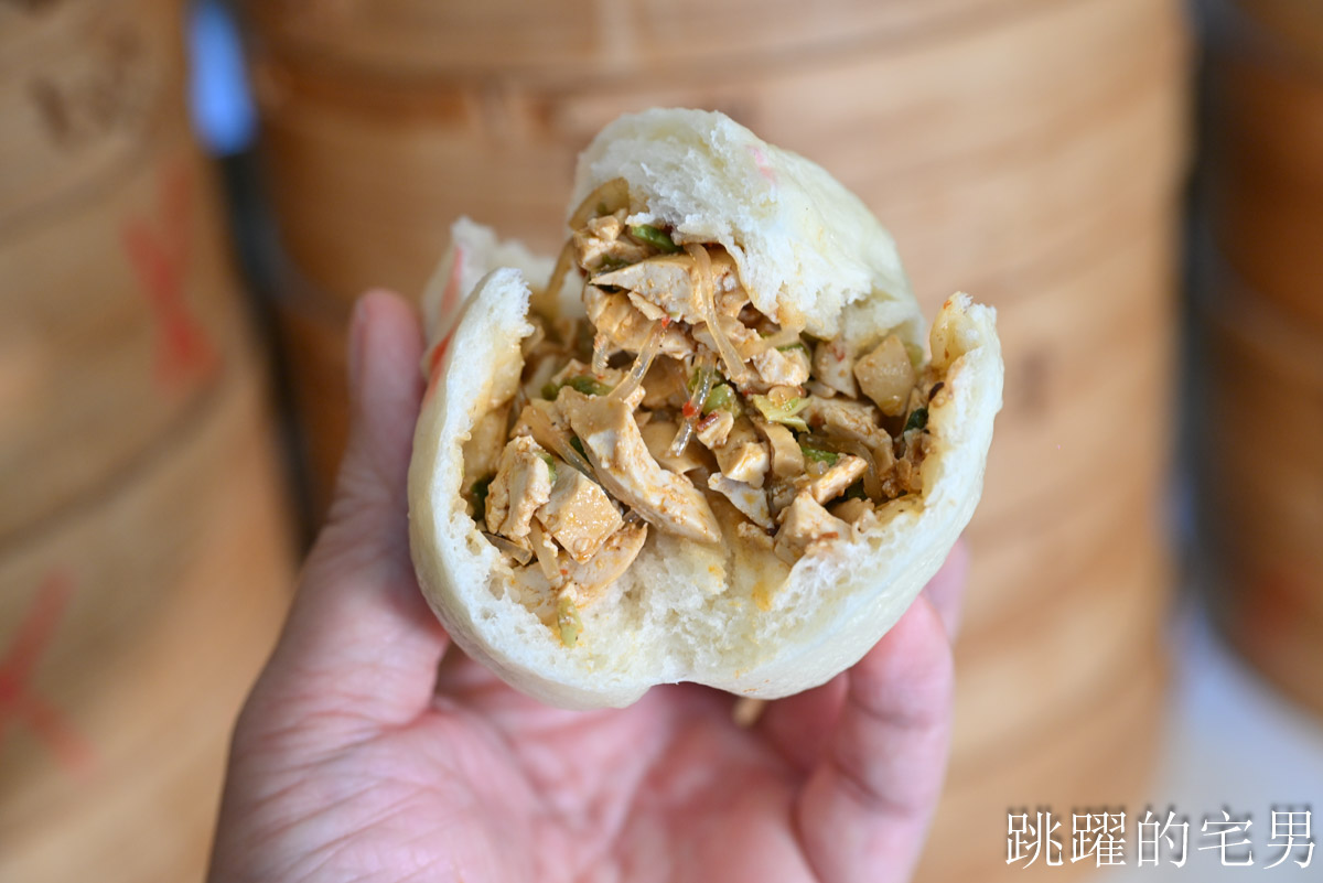 [三重美食推薦]紅林包子舖三重三和店-市場裡老麵包子肉汁四溢，500碗推薦辣豆干包超美味! 三重包子推薦，三重素食推薦