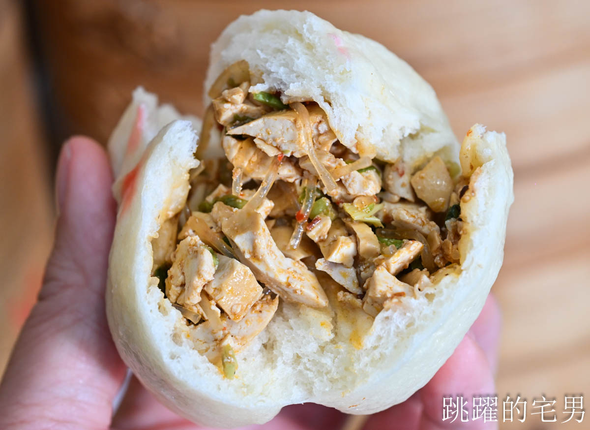 [三重美食推薦]紅林包子舖三重三和店-市場裡老麵包子肉汁四溢，500碗推薦辣豆干包超美味! 三重包子推薦，三重素食推薦