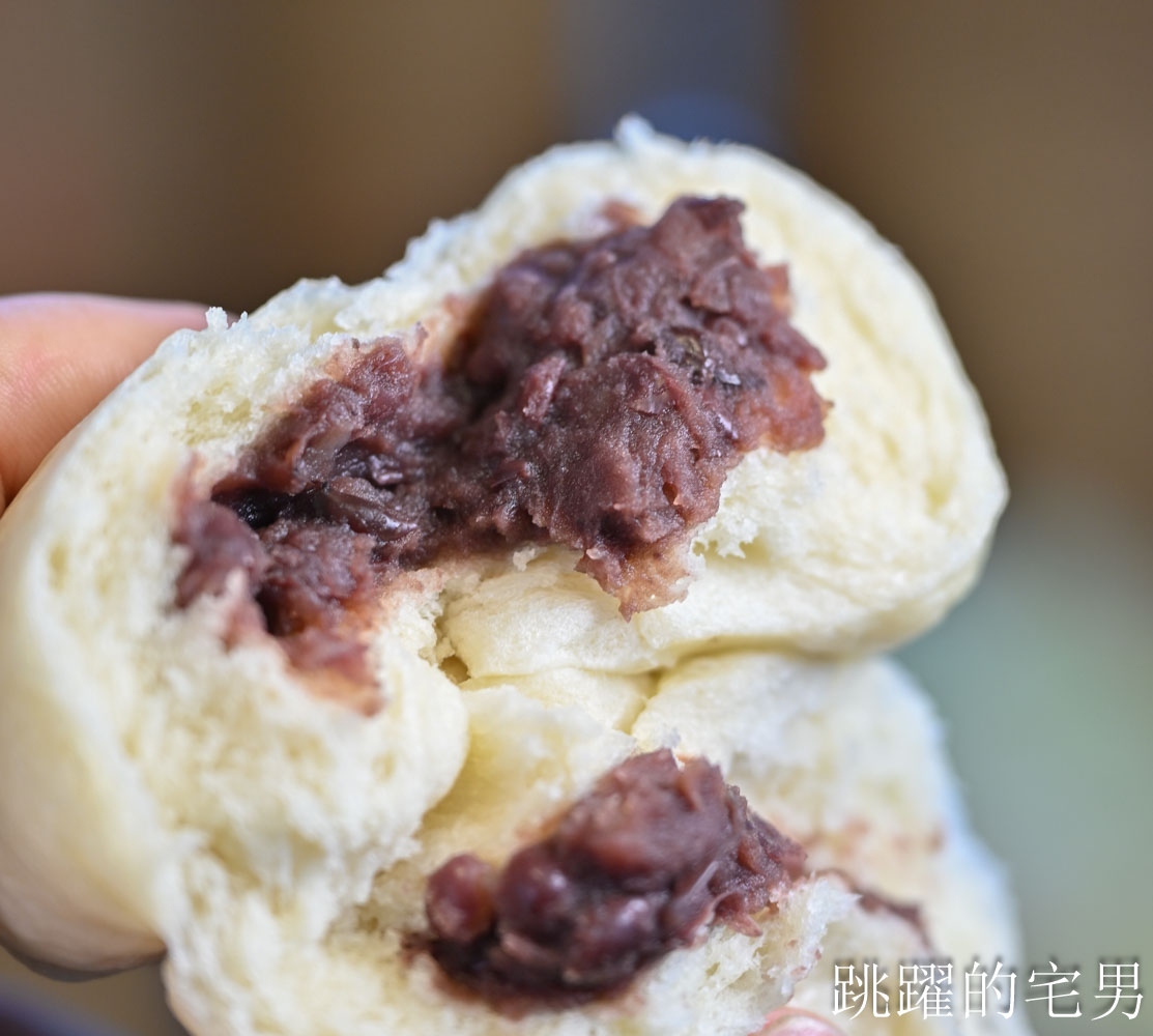 [三重美食推薦]紅林包子舖三重三和店-市場裡老麵包子肉汁四溢，500碗推薦辣豆干包超美味! 三重包子推薦，三重素食推薦