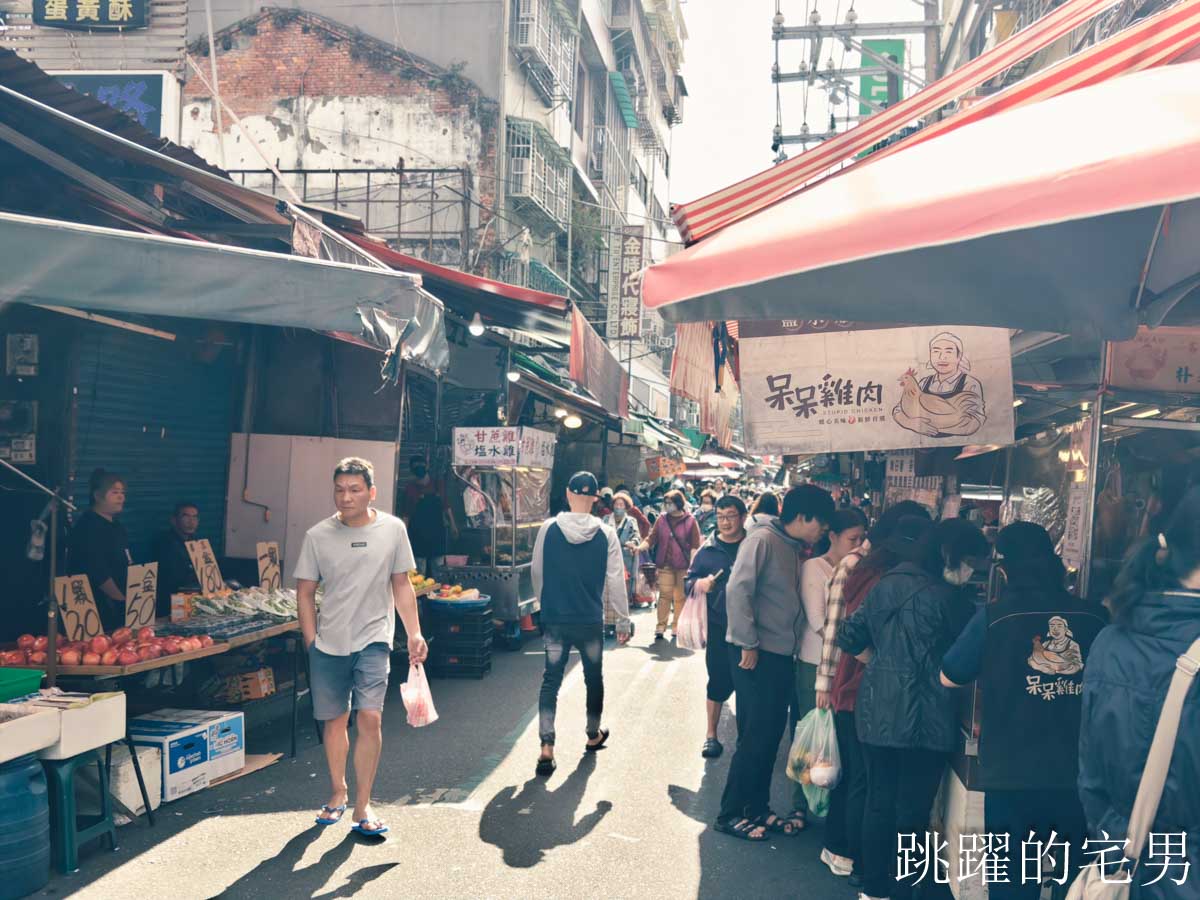 [三重美食推薦]紅林包子舖三重三和店-市場裡老麵包子肉汁四溢，500碗推薦辣豆干包超美味! 三重包子推薦，三重素食推薦