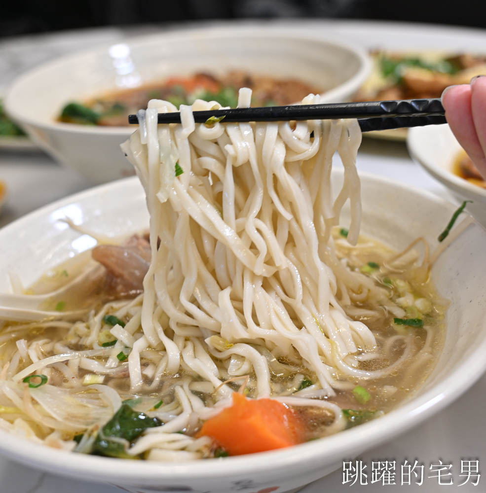 [新竹美食推薦]九添福牛肉麵館-超夯新竹牛肉麵，不到1年就得到食尚玩家、米其林必比登推介，10分鐘客滿真不是蓋的 !
