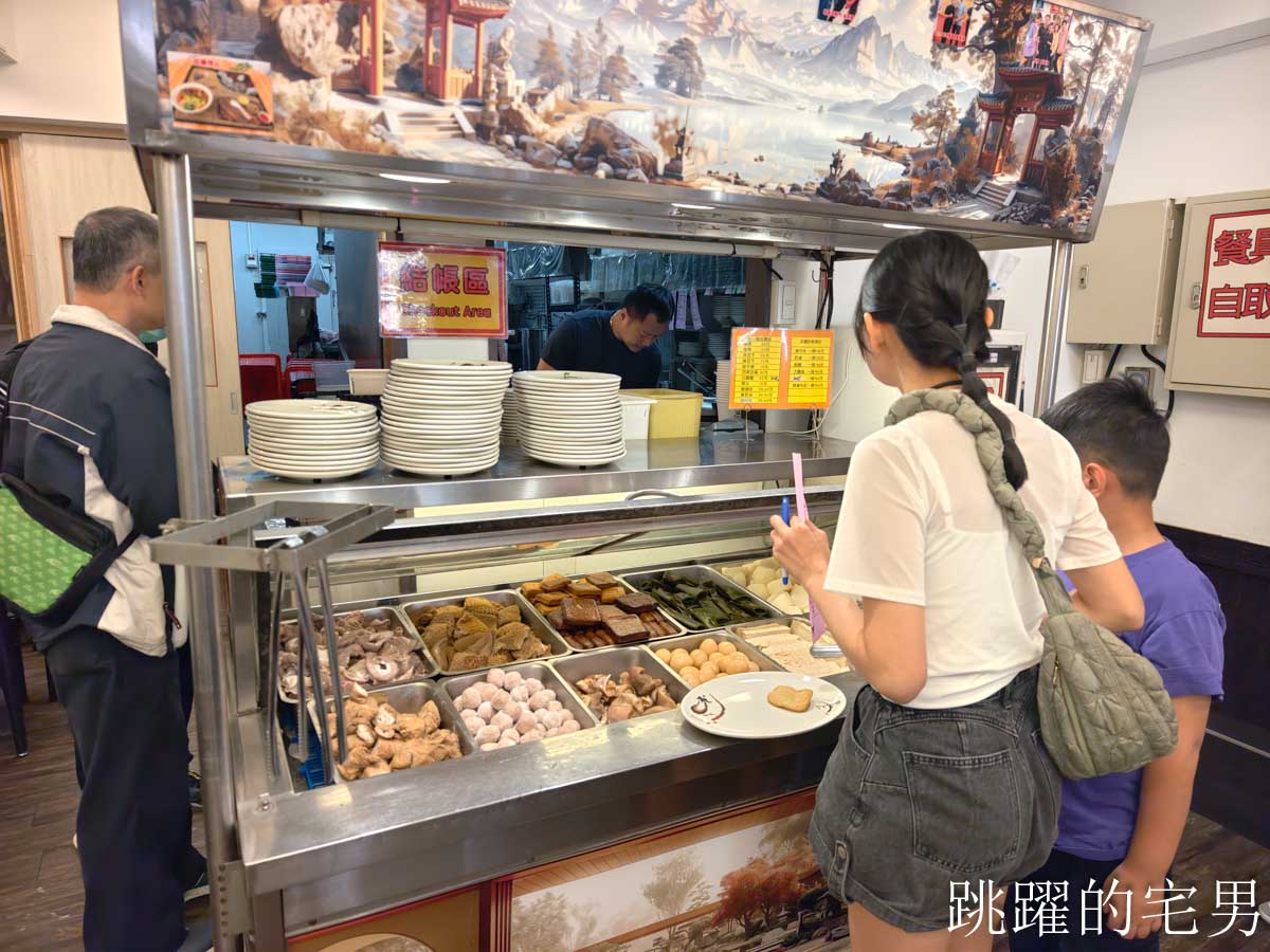 [新竹美食推薦]九添福牛肉麵館-超夯新竹牛肉麵，不到1年就得到食尚玩家、米其林必比登推介，10分鐘客滿真不是蓋的 !