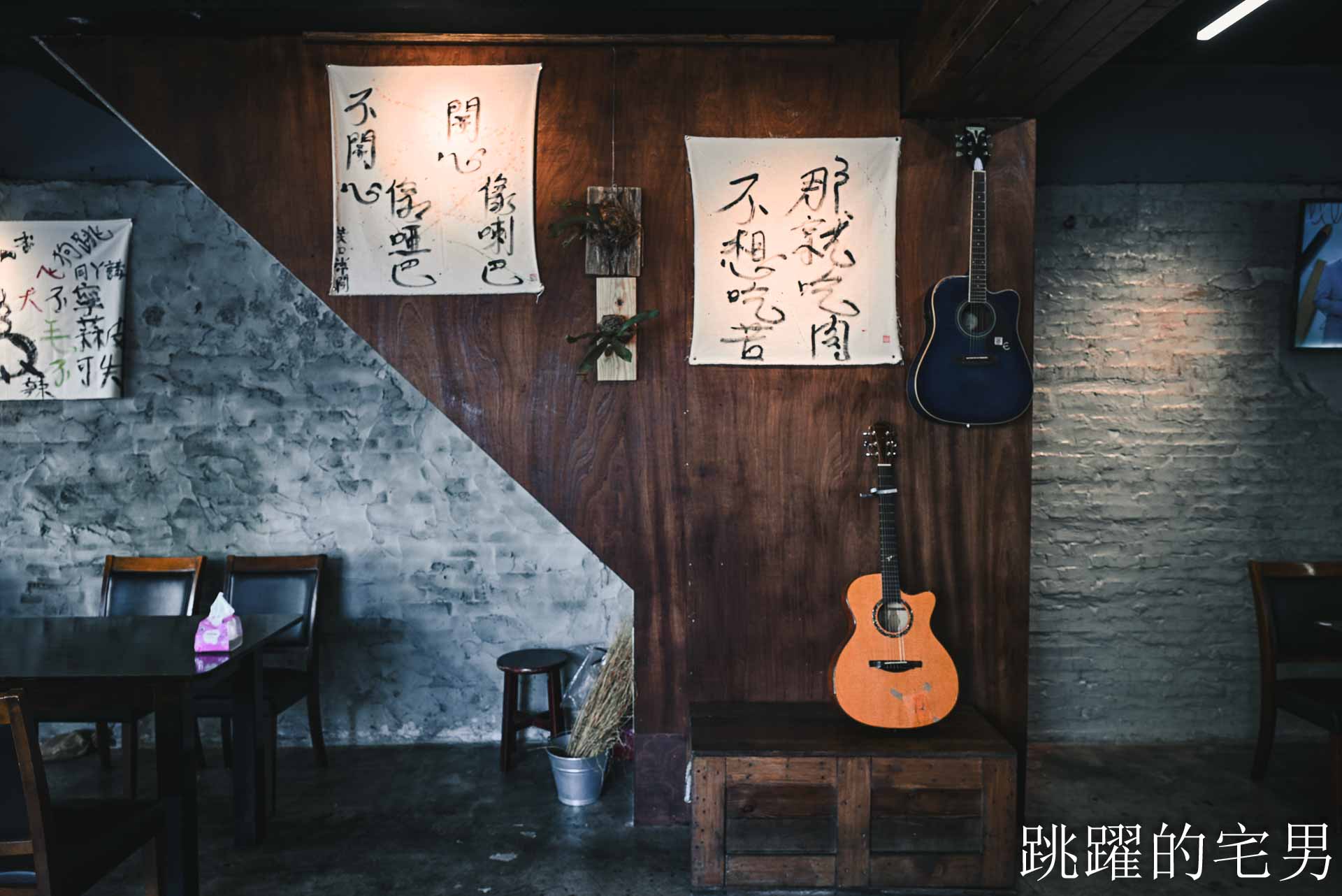 [花蓮美食]川原家眷村小吃-超巨豬腳飯有吃過嗎? 這也太爽了吧! 古早味滷排飯醬香濃郁，中午便當、晚上熱炒合菜