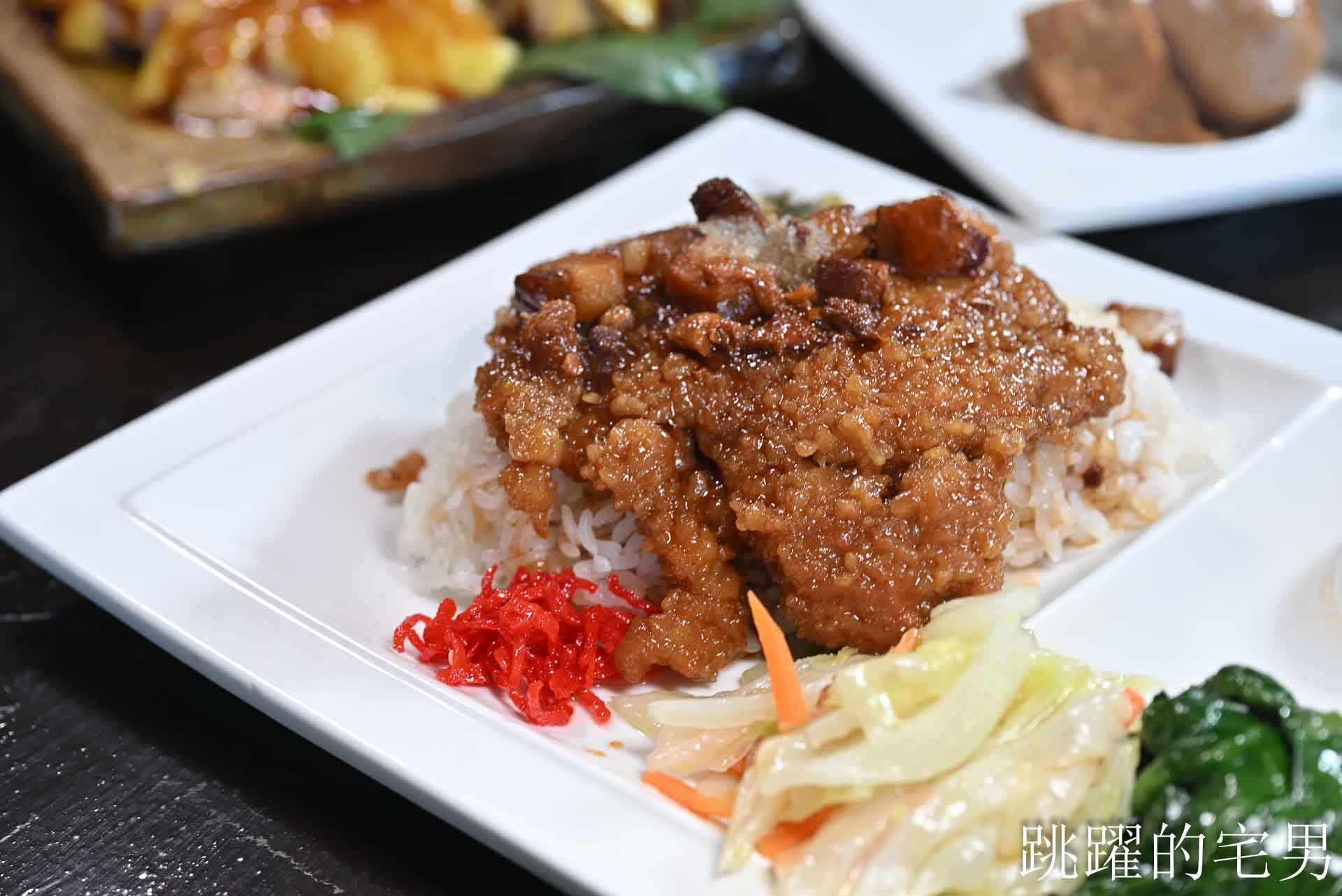 [花蓮美食]川原家眷村小吃-超巨豬腳飯有吃過嗎? 這也太爽了吧! 古早味滷排飯醬香濃郁，中午便當、晚上熱炒合菜
