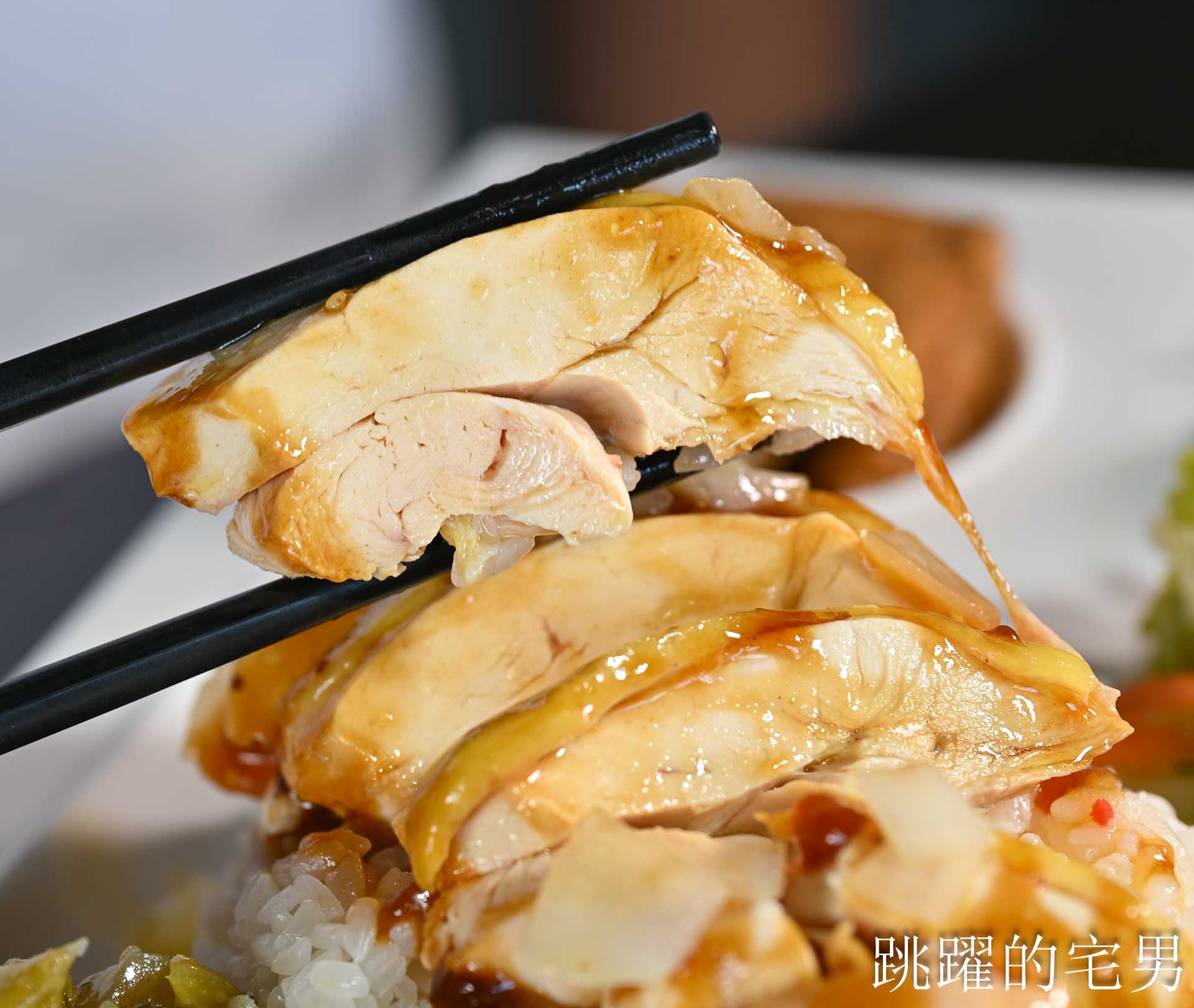 [花蓮美食]川原家眷村小吃-超巨豬腳飯有吃過嗎? 這也太爽了吧! 古早味滷排飯醬香濃郁，中午便當、晚上熱炒合菜