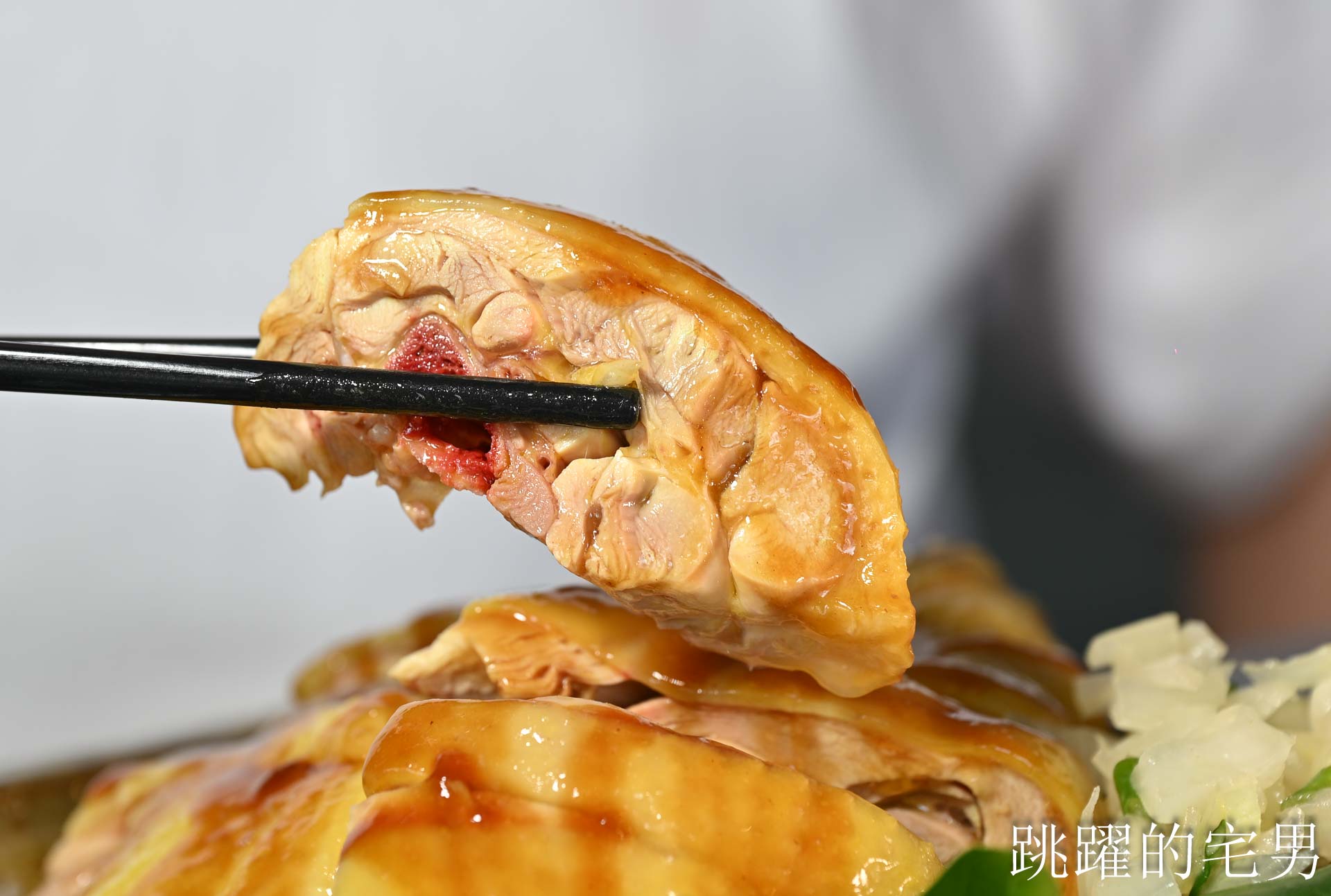 [花蓮美食]川原家眷村小吃-超巨豬腳飯有吃過嗎? 這也太爽了吧! 古早味滷排飯醬香濃郁，中午便當、晚上熱炒合菜