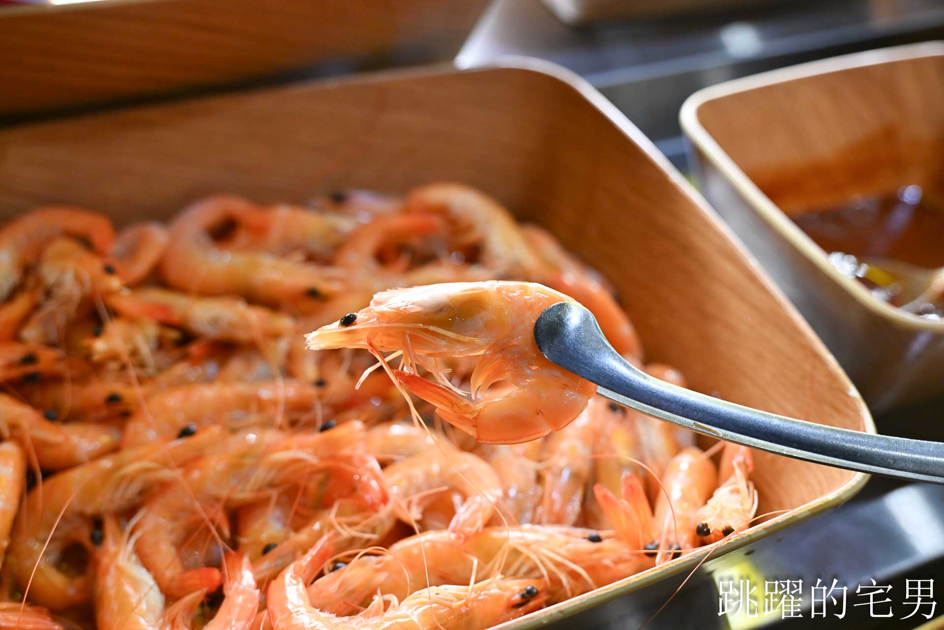 [花蓮燒肉吃到飽]石屋燒肉:  在地人激推的花蓮吃到飽強者，不只和牛哈根達斯吃到飽、雙爐火烤，暖心服務完全戳中心坎裡