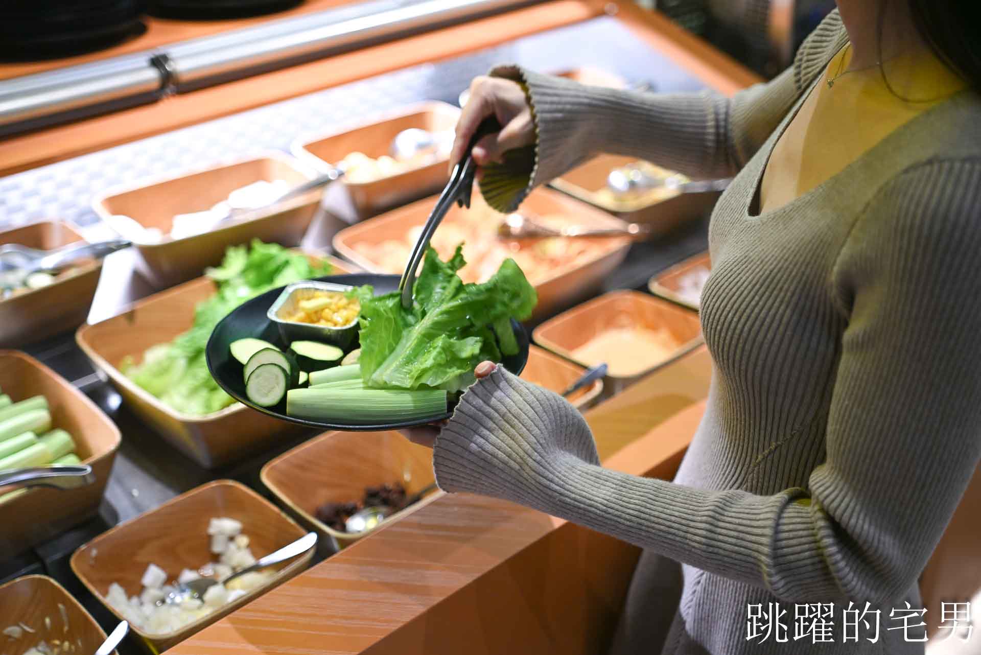 [花蓮燒肉吃到飽]石屋燒肉:  在地人激推的花蓮吃到飽強者，不只和牛哈根達斯吃到飽、雙爐火烤，暖心服務完全戳中心坎裡